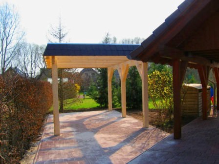 Carport mir gewalmter Blende