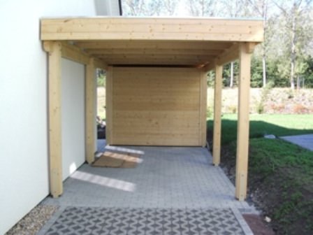 Einfacher Holzcarport