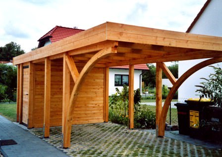 Holzcarport mit Rundbogen
